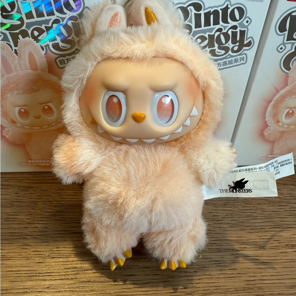 BIG INTO ENERGY HAPPINESS LABUBU